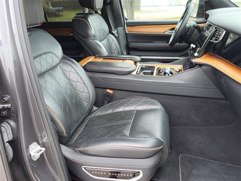 Used 2024 Jeep Grand Wagoneer L Series III image 10