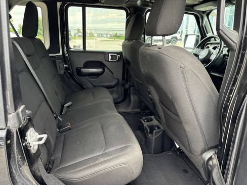 Used 2018 Jeep Wrangler Unlimited Sport S AWD/4WD image 17
