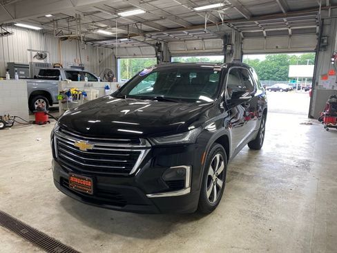 Used 2023 Chevrolet Traverse LT w/ LT Premium Package AWD/4WD image 9