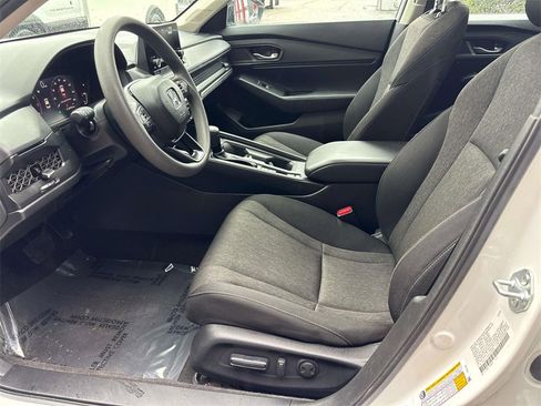 Used 2025 Honda Accord SE image 10