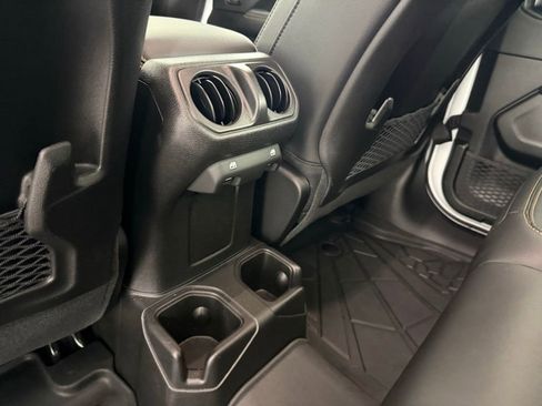 Used 2025 Jeep Gladiator Sport AWD/4WD image 38