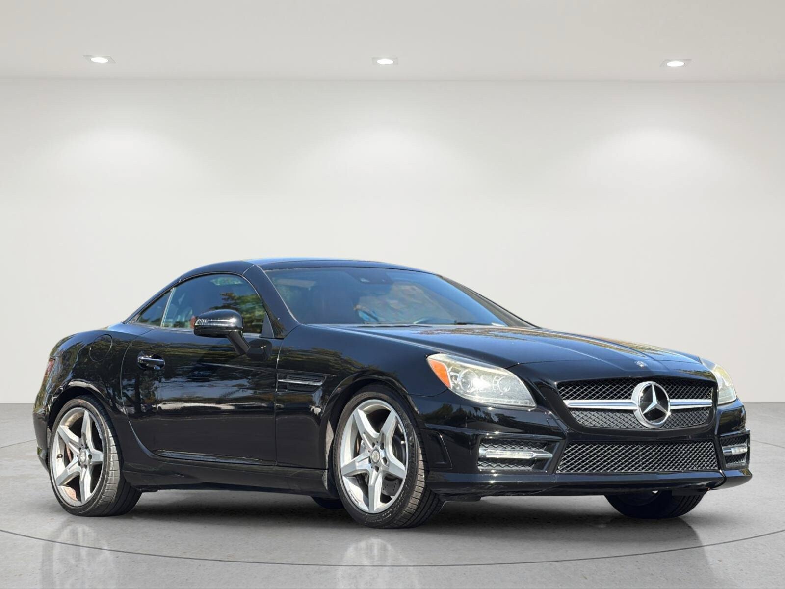 Used 2016 Mercedes-Benz SLK 300 image 6