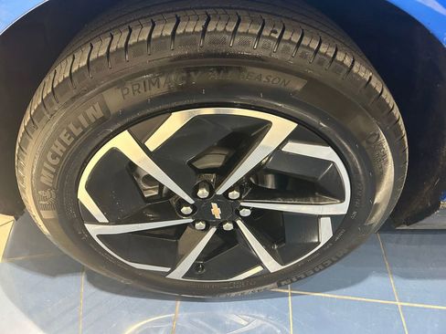 Used 2024 Chevrolet Equinox EV LT image 9