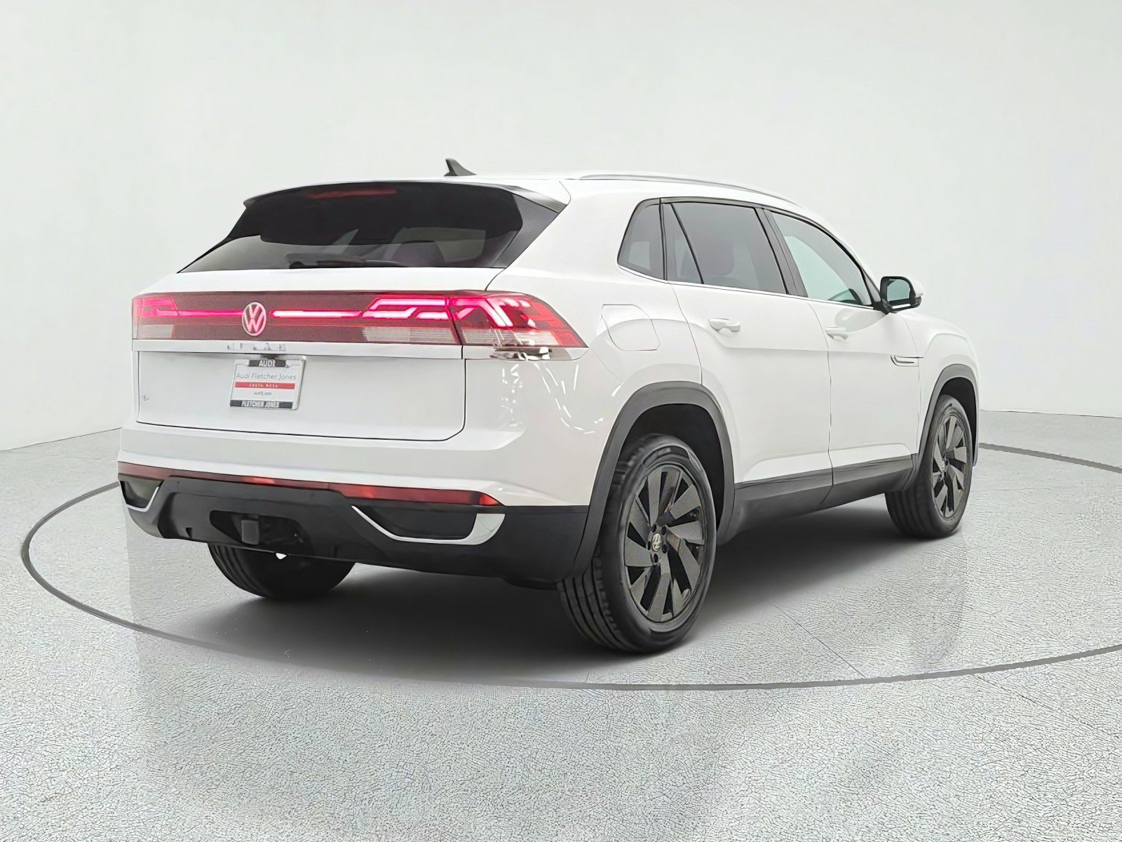 Used 2024 Volkswagen Atlas Cross Sport SE w/ Black Wheel Package FWD image 5