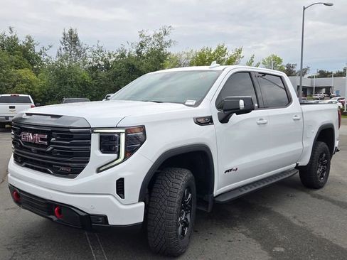 Used 2024 GMC Sierra 1500 AT4 w/ Technology Package image 8