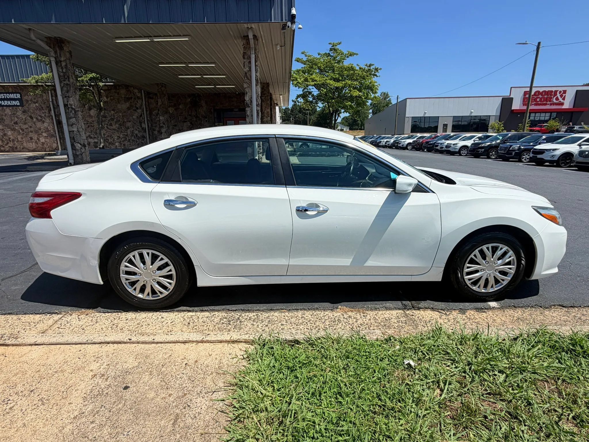 Used 2016 Nissan Altima 2.5 S w/ Power Driver Seat Package FWD image 8