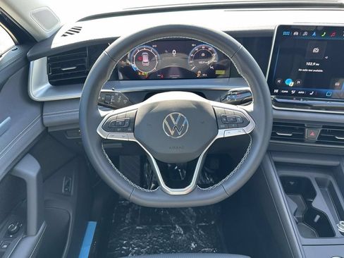 New 2025 Volkswagen Tiguan SE FWD image 12