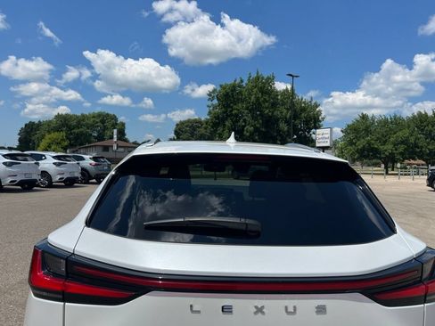 Used 2024 Lexus NX 250 FWD image 5