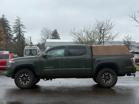 Used 2021 Toyota Tacoma TRD Off-Road w/ Technology Package image 2