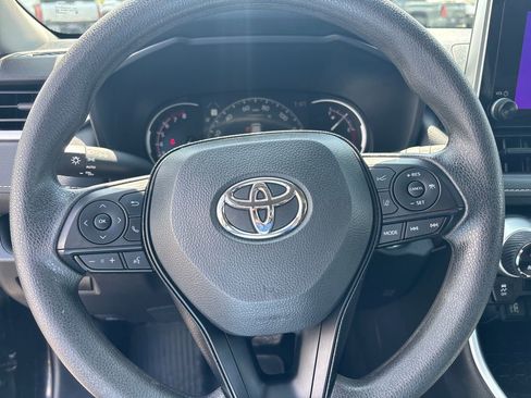 Used 2025 Toyota RAV4 XLE AWD/4WD image 17