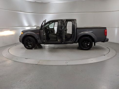 Used 2021 Nissan Frontier SV w/ Midnight Edition Floor Mats image 12