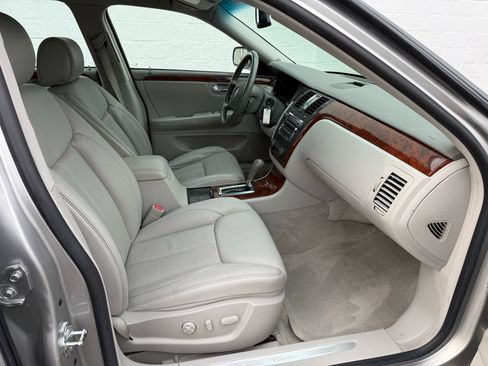 Used 2006 Cadillac DTS image 30