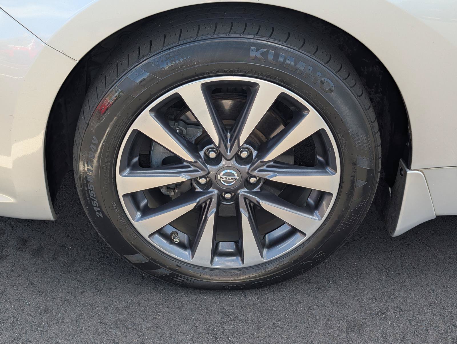 Used 2017 Nissan Altima 2.5 SV w/ Interior Lighting Package FWD image 9