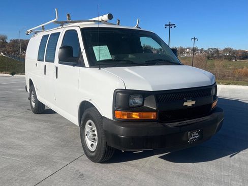 Used 2015 Chevrolet Express 2500 image 4