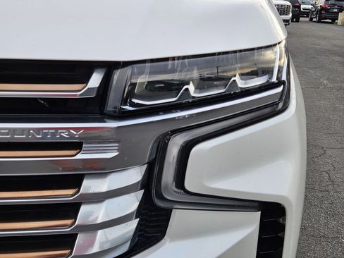 Used 2021 Chevrolet Suburban High Country AWD/4WD image 12