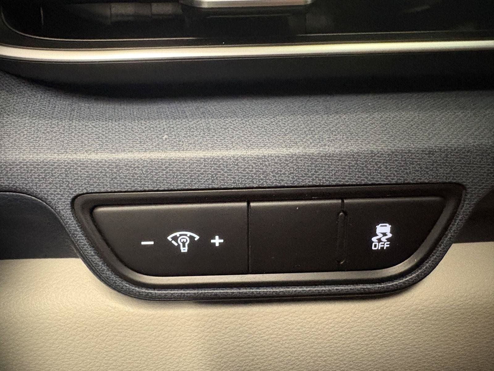 Certified 2026 Kia Carnival EX FWD image 28