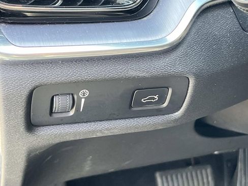 Used 2020 Volvo V60 T5 Momentum w/ Protection Package image 23