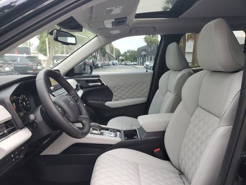 New 2025 Mitsubishi Outlander SEL image 15