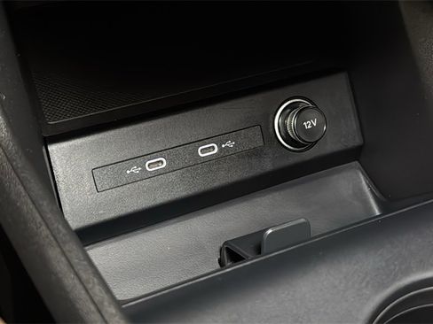 Used 2024 Audi Q4 e-tron Prestige image 30