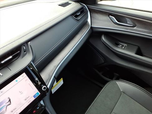 New 2026 Jeep Grand Cherokee Altitude image 34