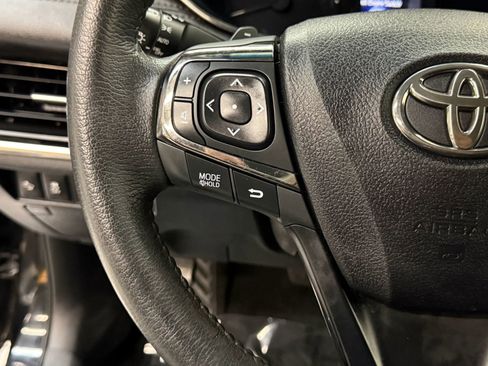 Used 2018 Toyota Avalon XLE image 29