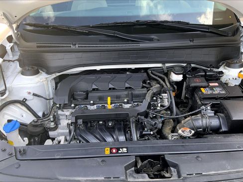Certified 2025 Hyundai Venue SEL FWD image 29