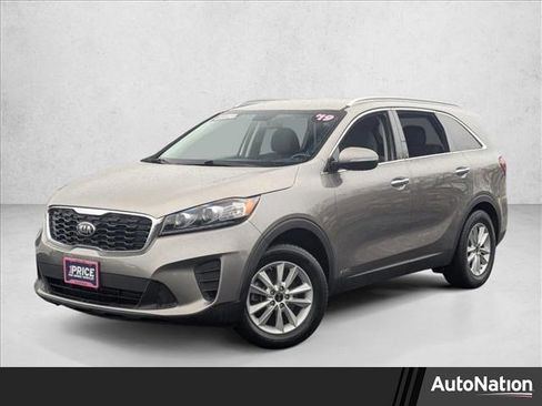 Used 2019 Kia Sorento LX w/ LX Convenience Package image 1