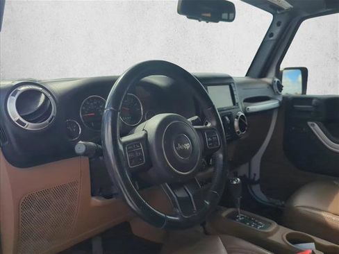 Used 2017 Jeep Wrangler Unlimited Sahara w/ Dual Top Group AWD/4WD image 10