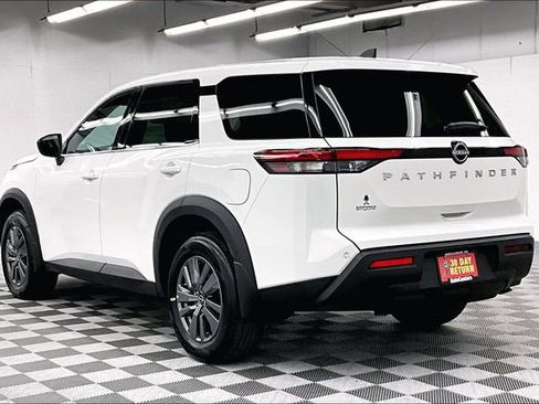 New 2025 Nissan Pathfinder S image 4