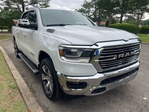 Used 2024 RAM 1500 Laramie AWD/4WD image 7