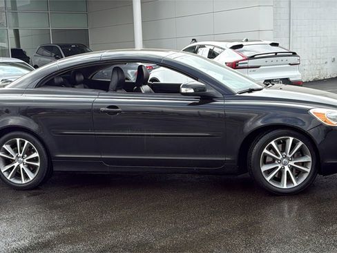 Used 2011 Volvo C70 T5 image 2