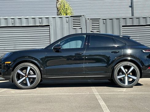 Used 2025 Porsche Cayenne Coupe image 2