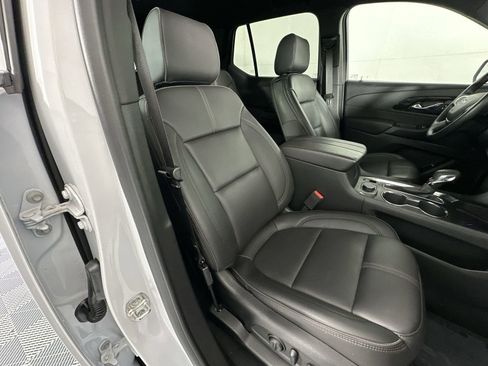 Used 2024 Chevrolet Traverse RS FWD image 27