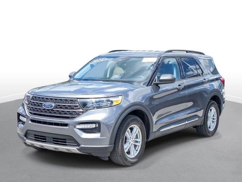 Used 2024 Ford Explorer XLT w/ Equipment Group 202A AWD/4WD image 4