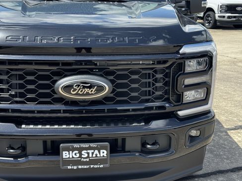 New 2026 Ford F250 Lariat w/ Black Appearance Package AWD/4WD image 5