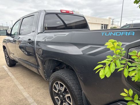 Used 2018 Toyota Tundra SR5 w/ SR5 Upgrade Package AWD/4WD image 6