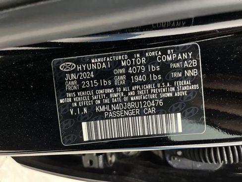 Used 2024 Hyundai Elantra Limited image 37