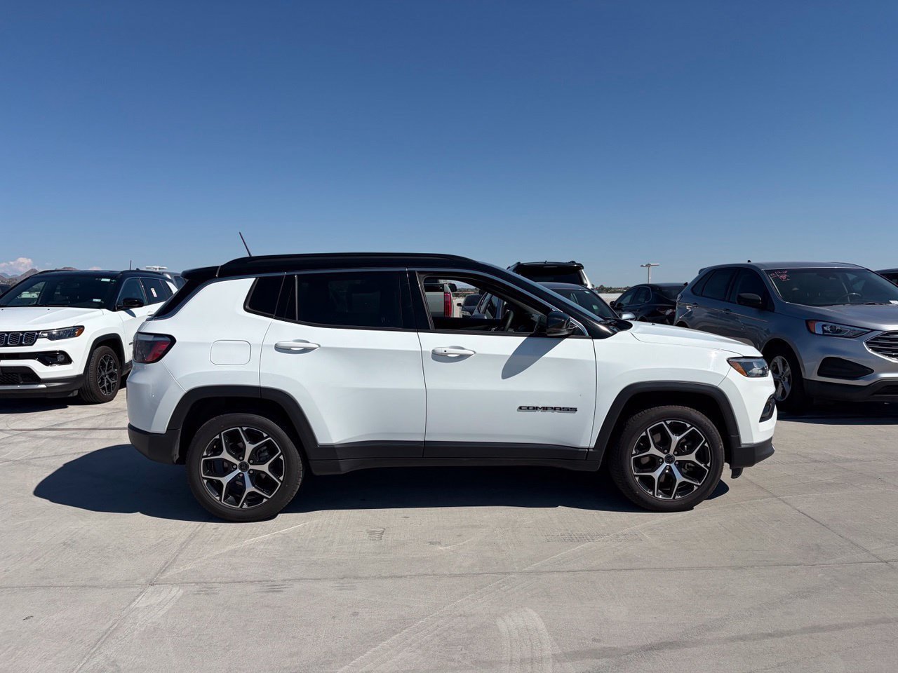 Used 2025 Jeep Compass Limited AWD/4WD image 3