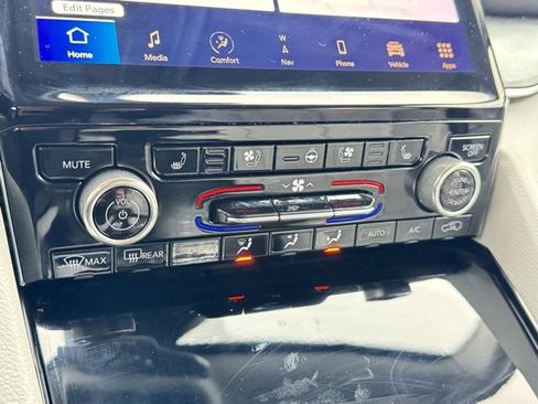 Used 2021 Jeep Grand Cherokee L Overland w/ Luxury Tech Group IV image 16