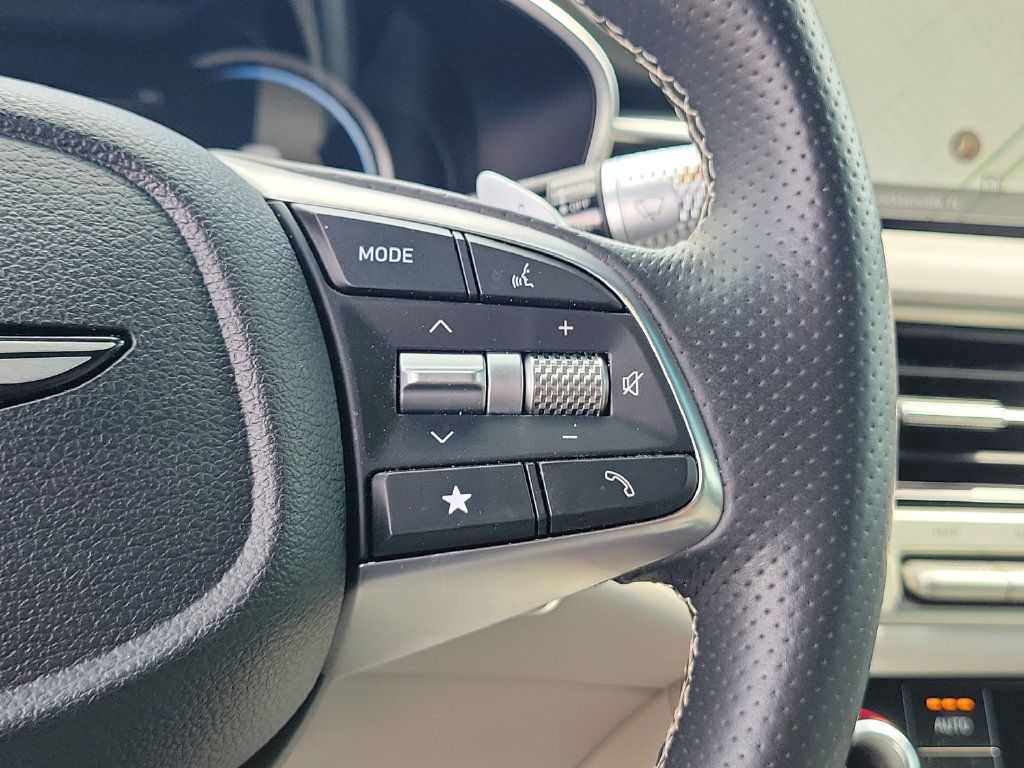 Used 2025 Genesis G70 2.5T RWD image 19