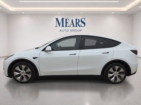 Used 2023 Tesla Model Y Long Range AWD/4WD image 2
