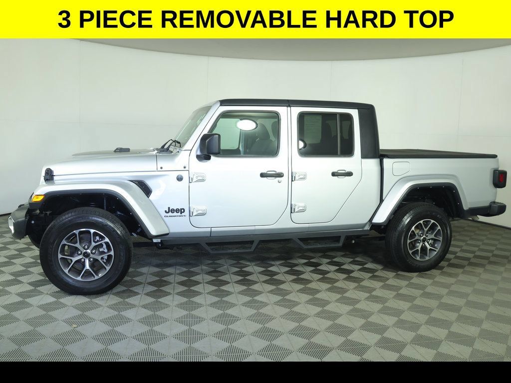 Used 2024 Jeep Gladiator Sport AWD/4WD image 7