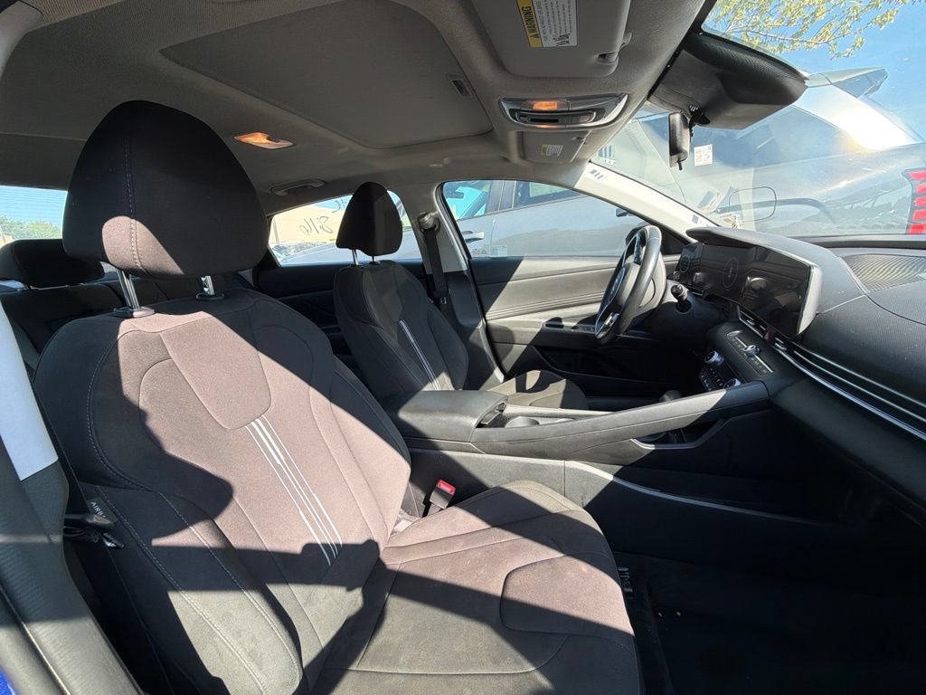 Used 2025 Hyundai Elantra SEL FWD image 29
