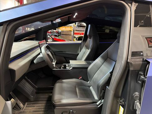 Used 2024 Tesla Cybertruck AWD Crew Cab image 13