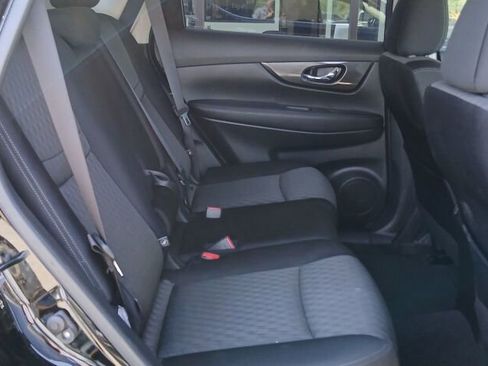 Used 2020 Nissan Rogue SV w/ Premium Package image 11