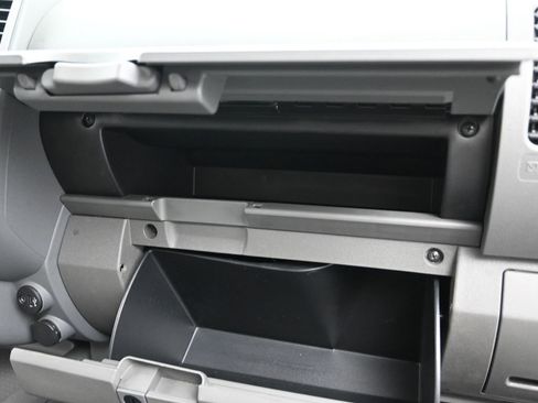 Used 2021 Nissan Frontier SV w/ Midnight Edition Floor Mats image 29