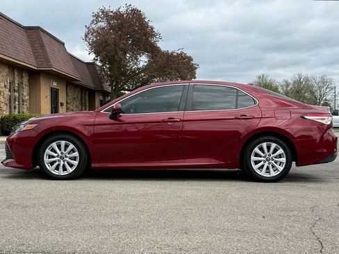 Used 2019 Toyota Camry LE FWD image 2