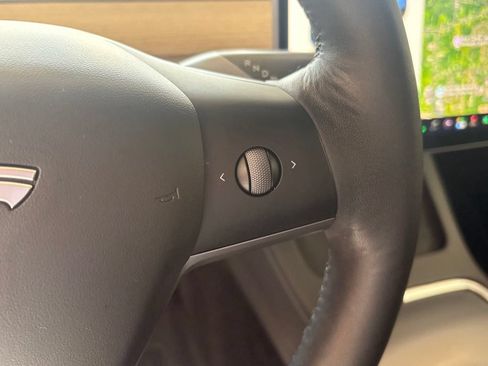 Used 2022 Tesla Model Y Performance AWD/4WD image 26