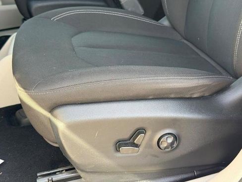 Used 2022 Chrysler Voyager LX FWD image 24