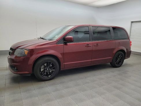 Used 2019 Dodge Grand Caravan SXT w/ Blacktop Package FWD image 2